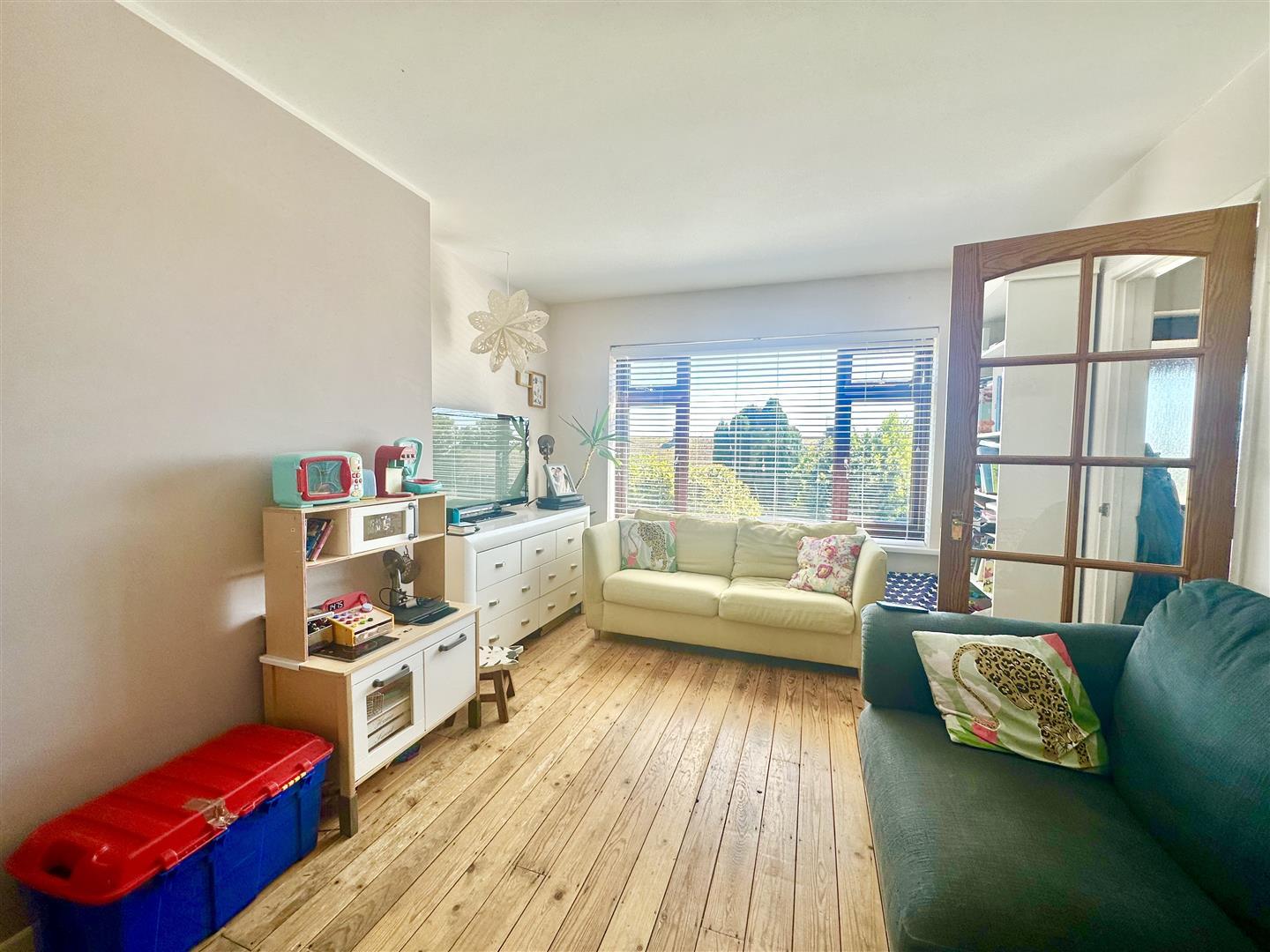 3 bed property in Fairstone Close, Hastings